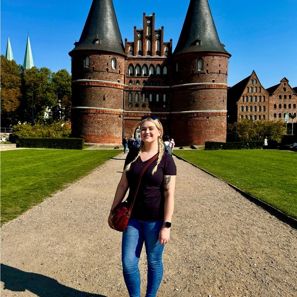 Meet your Posher, Ally - Picture 9 of 14